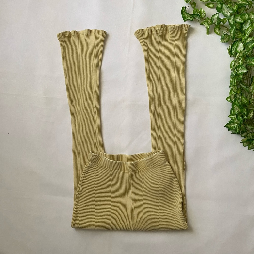 UO Ribbed High Waisted Flare Lettuce Hem Leggings